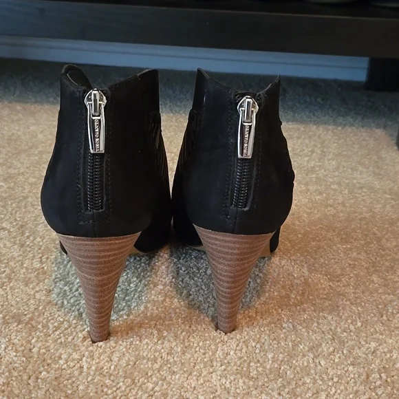 NWOT Vince Camuto Black Suede Peep-Toe Heels - Picture 3 of 10